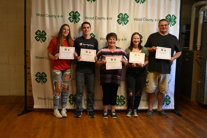 4-H All Stars for Wood County with certificates