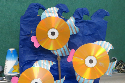 craft project using computer CDs to create goldfish