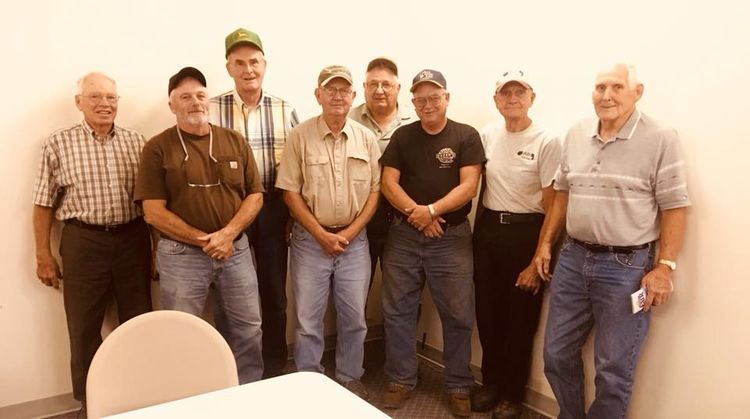 Group of Wayne County Cattlement pose for photo